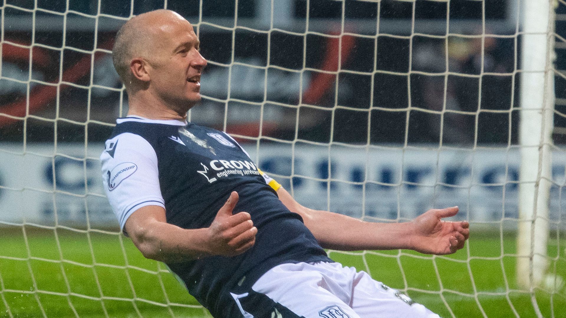 Dundee sert bir hamle yaptı 1 dundee,-scot-prem-play-off'unda-killie'ye-karsi-sert-bir-hamle-yapti