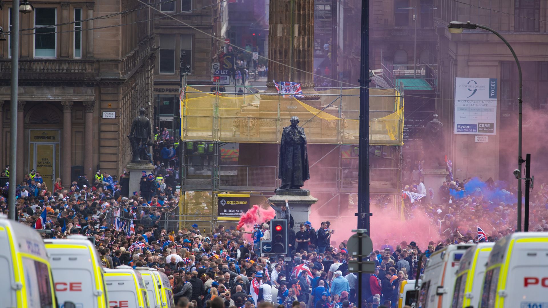 Polis iki tutuklama yaptı 1 polis,-rangers-fan-bozuklugu-ile-ilgili-olarak-iki-tutuklama-yapti