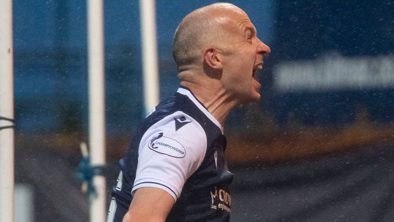 Dundee sert bir hamle yaptı 3 dundee's charlie adam celebrates making it 2-0 during the scottish premiership play-off final first leg match