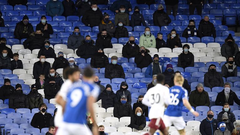 <p>ancelotti: mutsuz oyuncular gidebilir 2 everton fans return to goodison park