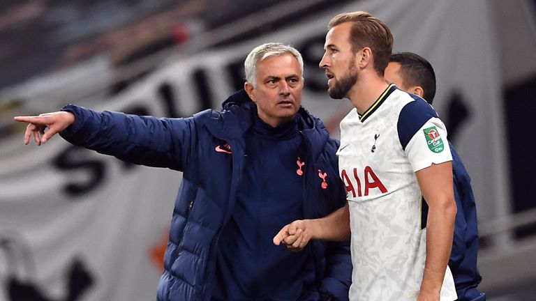 Kane'nin geleceği: anahtar sorular 3 tottenham hotspur boss jose mourinho gives instructions to substitute harry kane