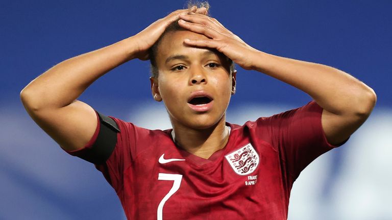 <p>fransa kadınlar i̇ngiltere kadınlar için çok güçlü 7 nikita parris reacts after a miss in the first half