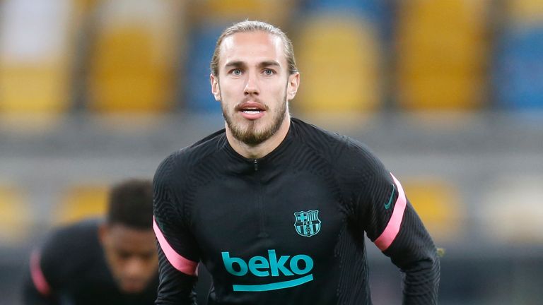 Real vs barca: yılların en büyük clasico'su için sahne seti 9 oscar mingueza is in line to feature at centre-back in gerard pique's absence