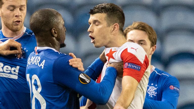Çek bakanı patlattı 2 rangers glen kamara grapples with slavia prague's ondrej kudela during the uefa europa league round of 16 2nd leg match at ibrox