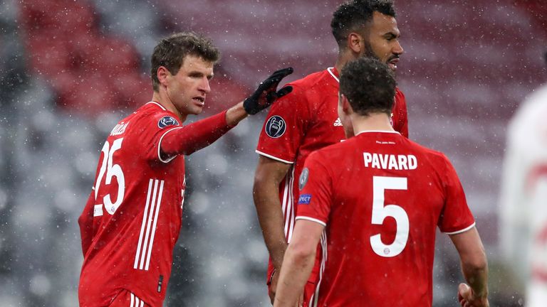 Mbappe double, bayern'de psg uç gerilimine yardımcı oluyor 4 thomas muller celebrates scoring bayern munich's second goal vs psg
