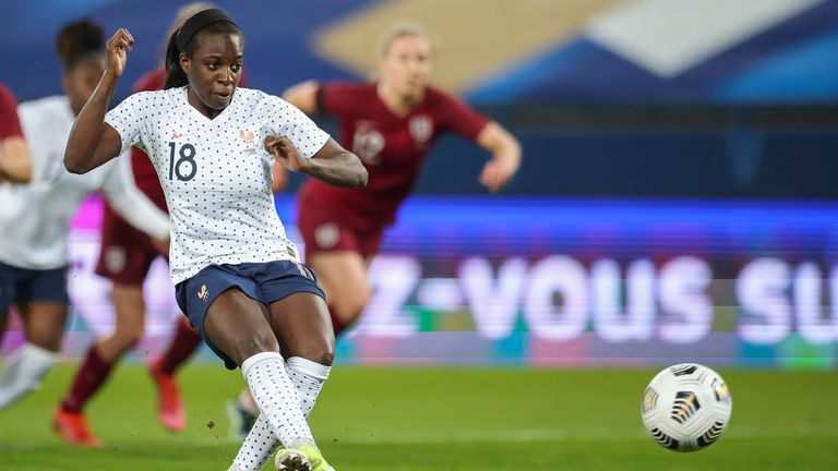<p>fransa kadınlar i̇ngiltere kadınlar için çok güçlü 4 viviane asseyi scores from the penalty spot to make it 2-0 to france